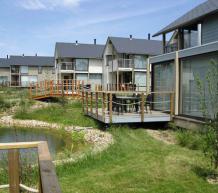 Фото Коттеджный поселок Les Lacs de L'Eau d'Heure, holiday homes, Бельгия. Материал: Фиброцементный сайдинг Cedral | scprl Arch. Urb. Valentiny &amp; Associés, Quai de Rome 68, B-4000 Liège. Фото № 1398564664