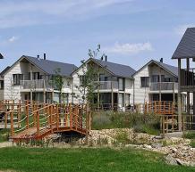 Фото Коттеджный поселок Les Lacs de L'Eau d'Heure, holiday homes, Бельгия. Материал: Фиброцементный сайдинг Cedral | scprl Arch. Urb. Valentiny &amp; Associés, Quai de Rome 68, B-4000 Liège. Фото № 2011660959