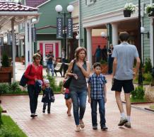 Фото Vnukovo Outlet Village - аутлет-центр. Материал: Фиброцементный сайдинг Cedral | . Фото № 37748352