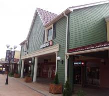 Фото Vnukovo Outlet Village - аутлет-центр. Материал: Фиброцементный сайдинг Cedral | . Фото № 1887192422